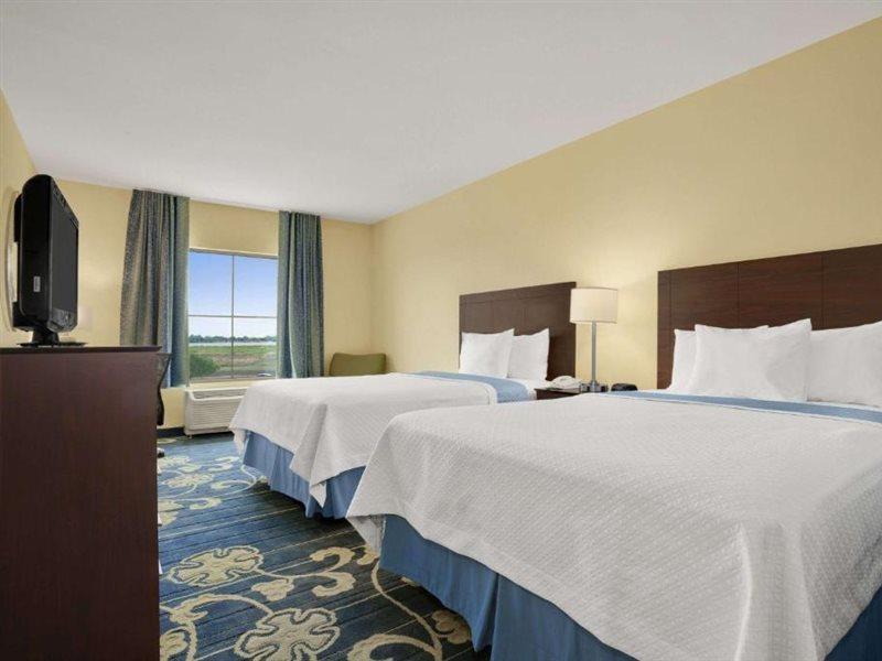 Spark By Hilton Victoria Виктория Экстерьер фото