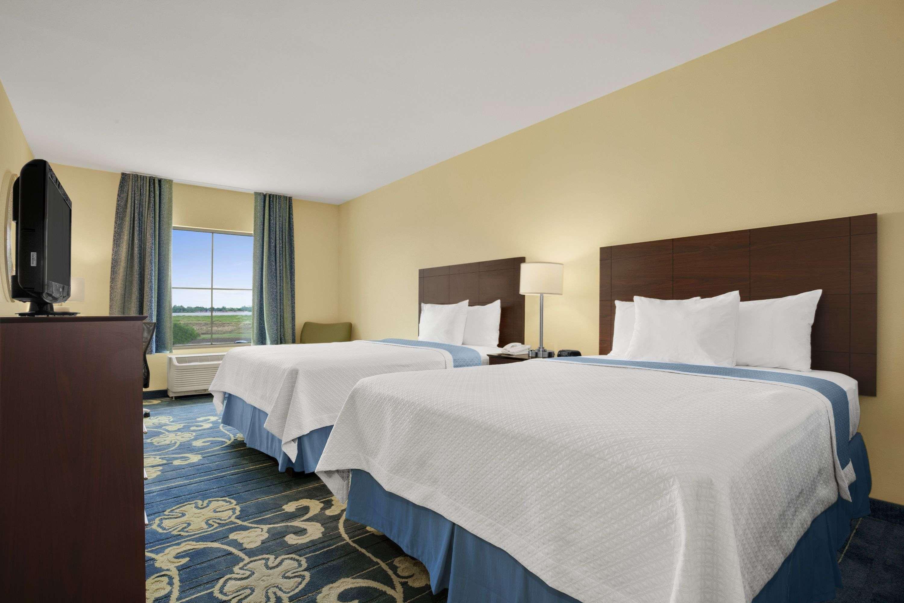 Spark By Hilton Victoria Виктория Экстерьер фото
